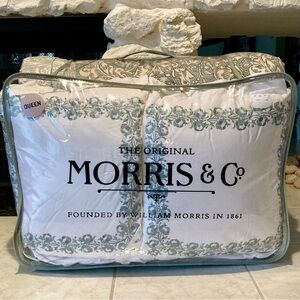 Brand New!!! Morris & Co. 5-piece Queen reversible Comforter set